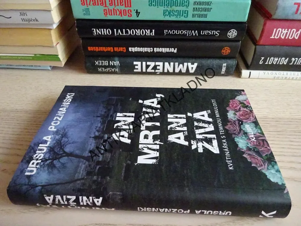 ANI MRTVÁ, ANI ŽIVÁ, URSULA POZNANSKI, **an