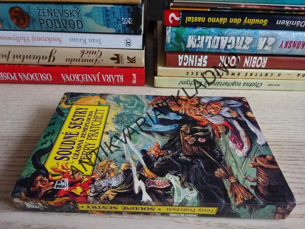 SOUDNÉ SESTRY, ÚŽASNÁ ZEMĚPLOCHA, TERRY PRATCHETT, **an