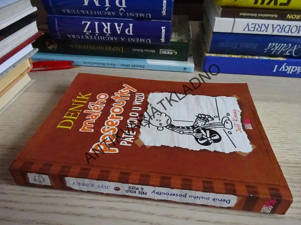 DENÍK MALÉHO POSEROUTKY,7., PÁTÉ KOLO U VOZU, JEFF KINNEY, **an