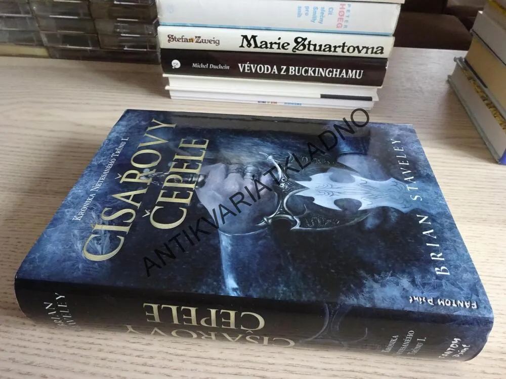 CÍSAŘOVY ČEPELE, BRIAN STAVELEY, **an