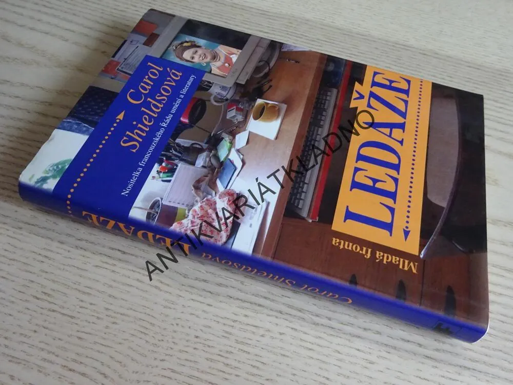 LEDAŽE, CAROL SHIELDSOVÁ, **an