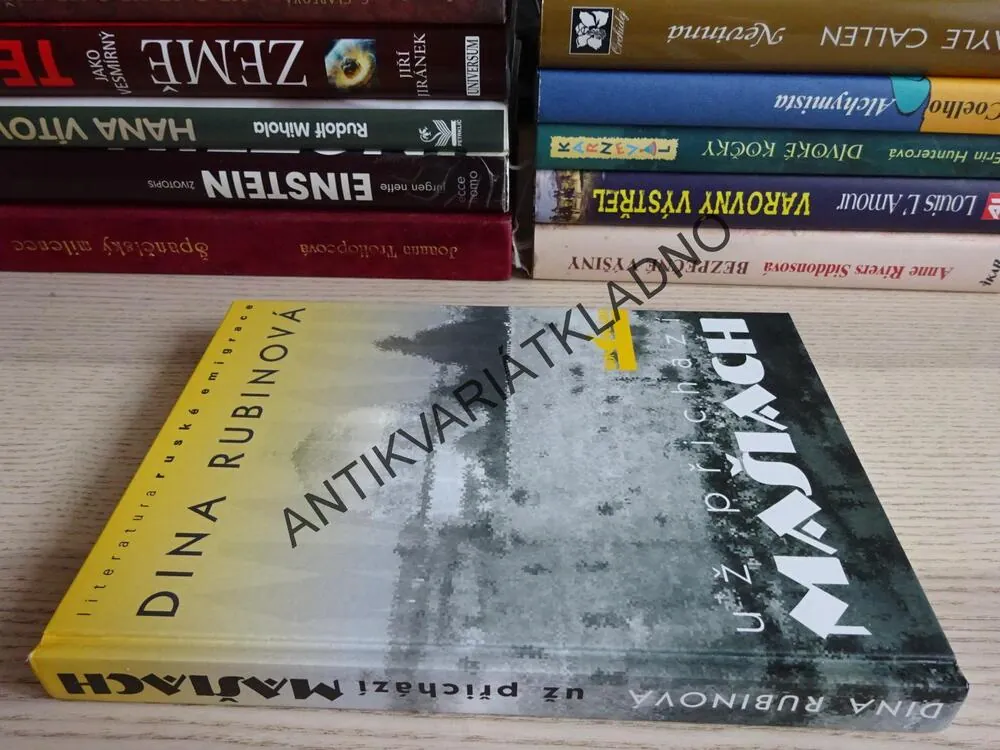 UŽ PŘICHÁZÍ MAŠIACH, DINA RUBINOVÁ, **an