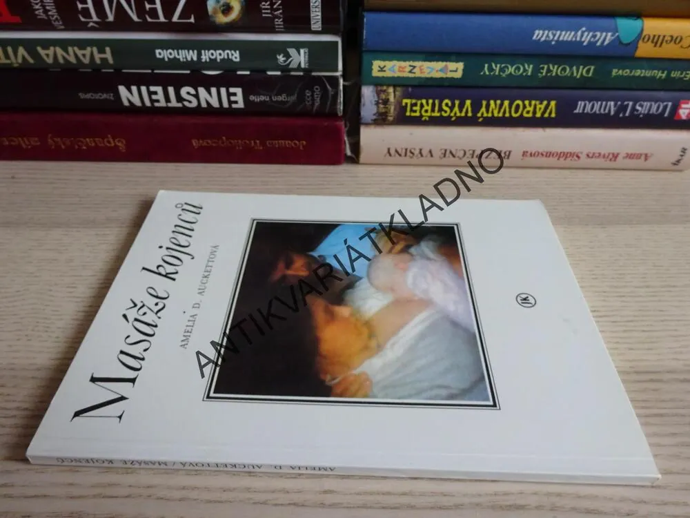 MASÁŽE KOJENCŮ, AMELIA D. AUCKETTOVÁ, **an