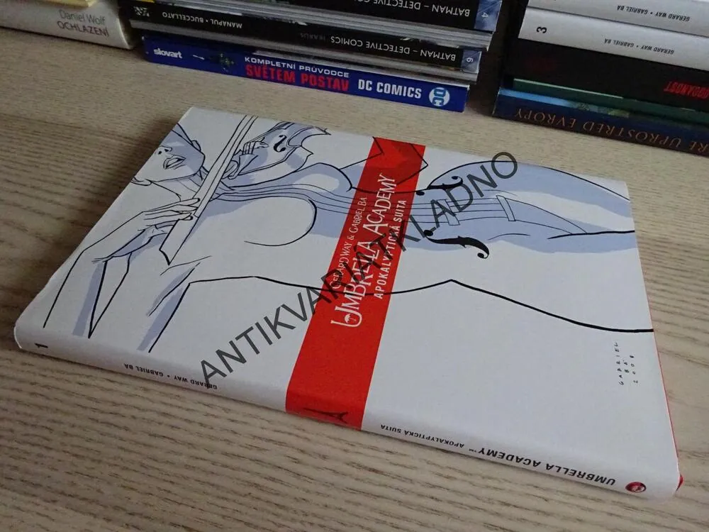 UMBRELLA ACADEMY, APOKALYPTICKÁ SUITA, GERARD WAY, GABRIEL BÁ, **an