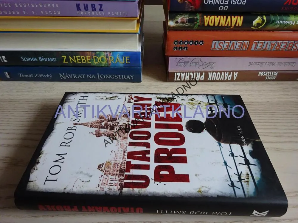 UTAJOVANÝ PROJEV, TOM ROB SMITH, **an