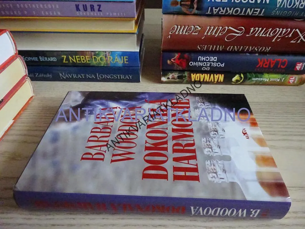 DOKONALÁ HARMONIE, BARBARA WOODOVÁ, **an