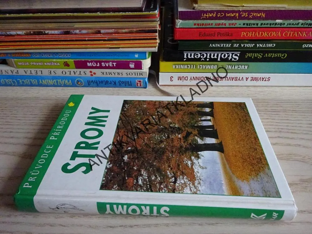 STROMY, PRŮVODCE PŘÍRODOU, **an