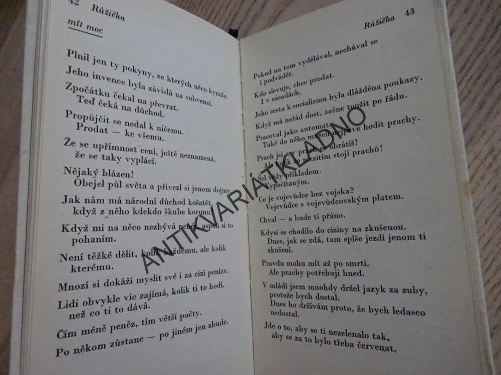 ZKUŠENOSTI, GABRIEL LAUB, NEVHODNÁ SLOVA, MILAN RŮŽIČKA, **an