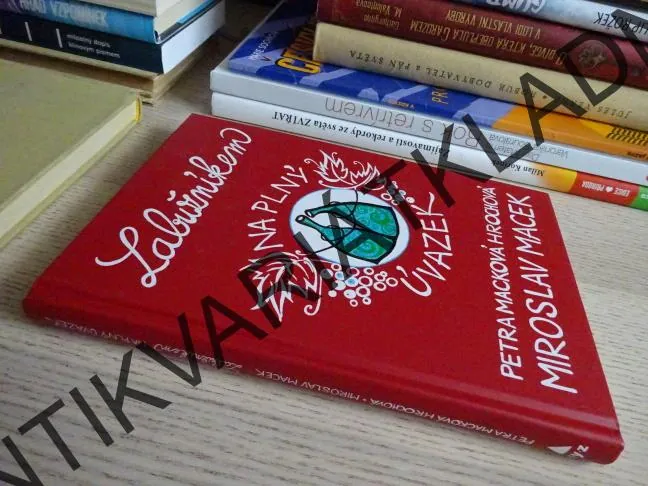 LABUŽNÍKEM NA PLNÝ ÚVAZEK, PETRA MACKOVÁ HROCHOVÁ, MIROSLAV MACEK, **an