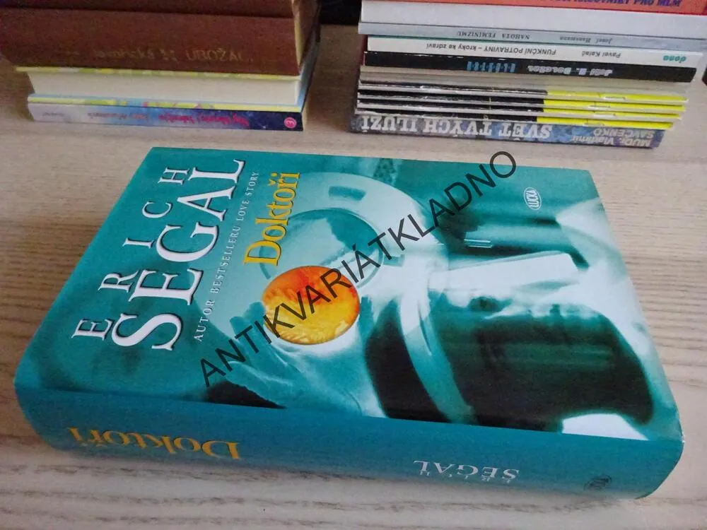 DOKTOŘI, ERICH SEGAL, **an