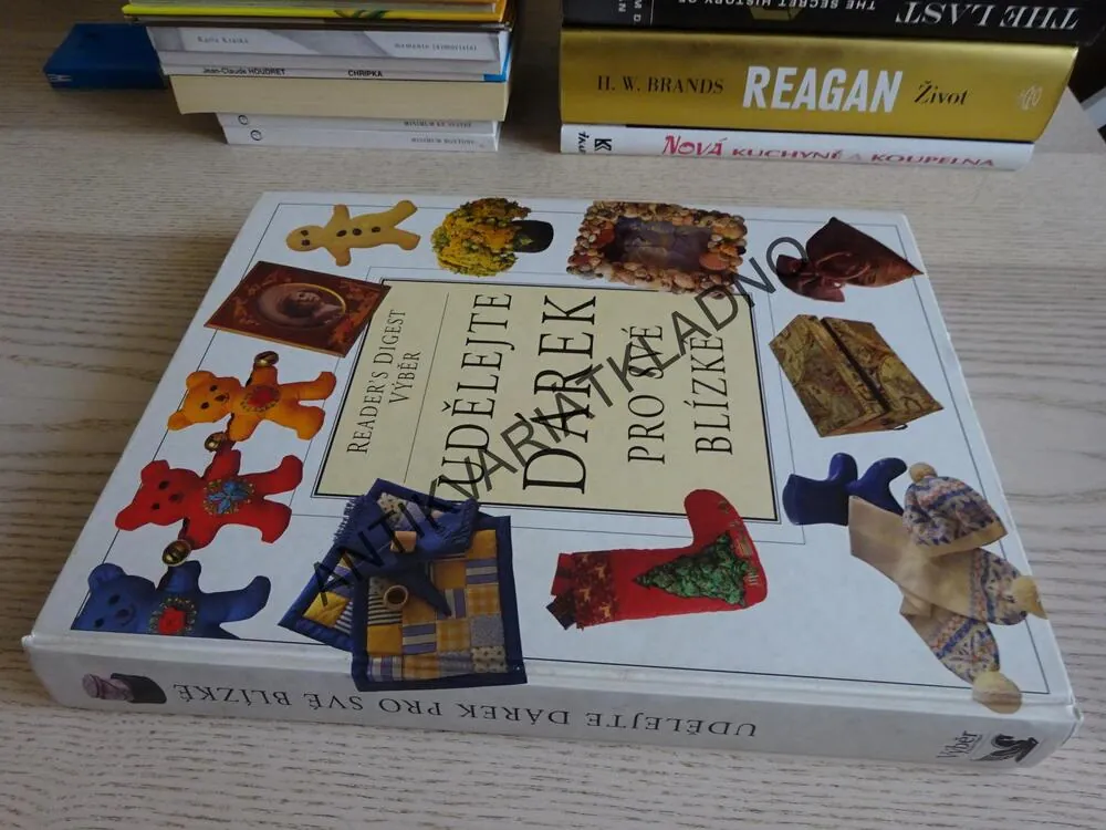 UDĚLEJTE DÁREK PRO SVÉ BLÍZKÉ, **an