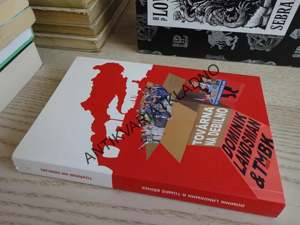 TOVÁRNA NA DEBILNO, DOMINIK LANDSMAN A TMBK, TOMÁŠ BŘÍNEK, SATIRA, HUMOR, **an