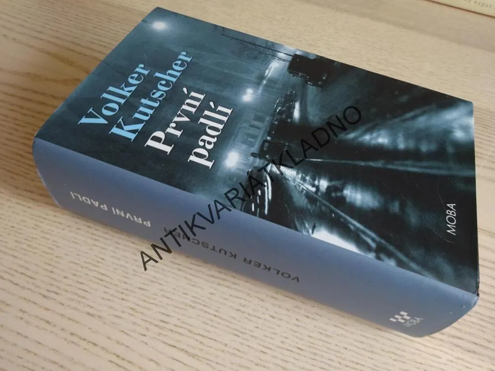 PRVNÍ PADLÍ, VOLKER KUTSCHER, **an