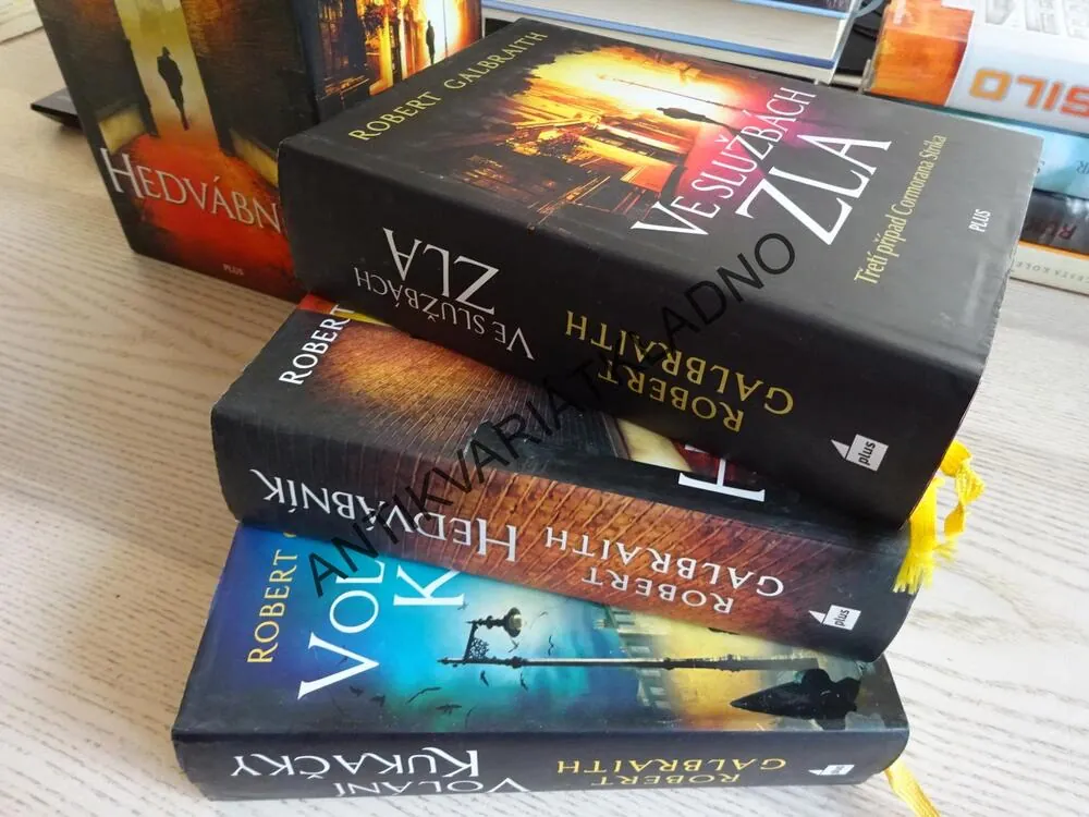VE SLUŽBÁCH ZLA, VOLÁNÍ KUKAČKY, HEDVÁBNÍK, ROBERT GALBRAITH (J.K. ROWLINGOVÁ) **an