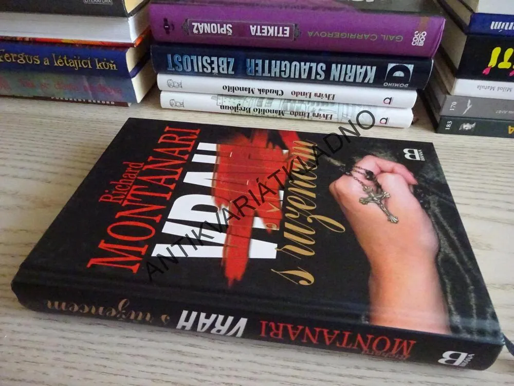 VRAH S RŮŽENCEM, RICHARD MONTANARI, **an
