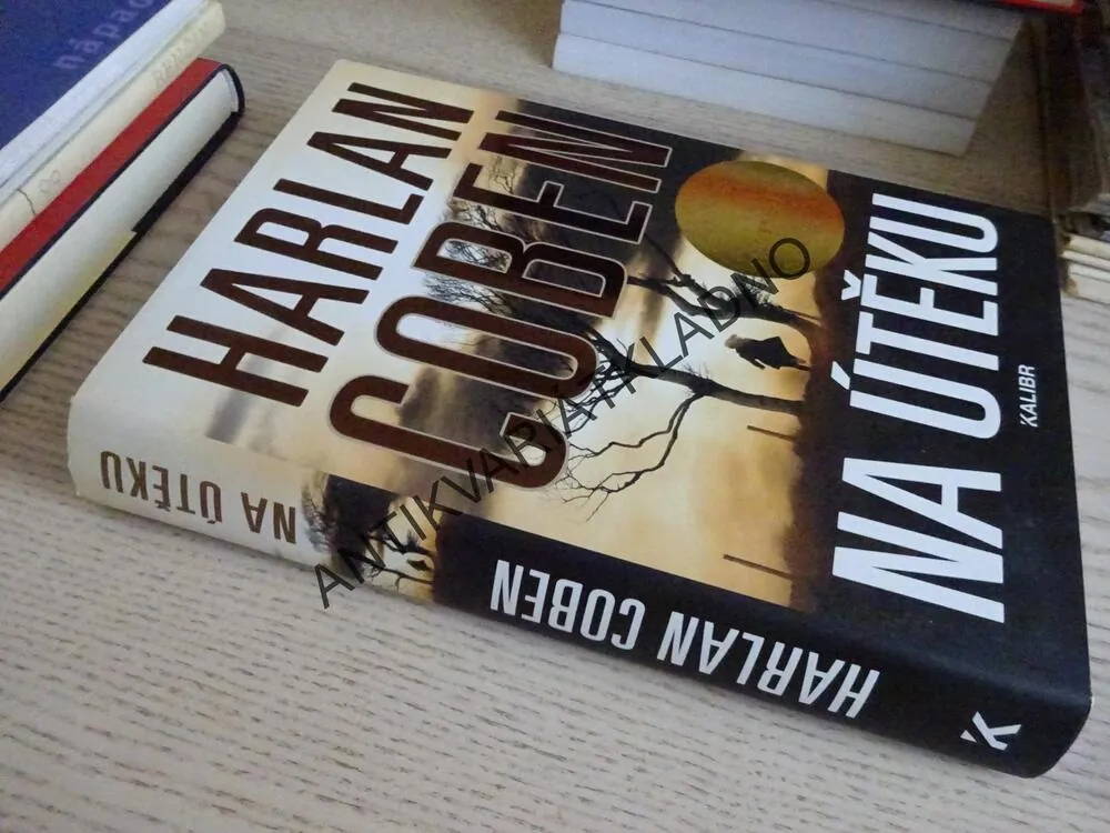 NA ÚTĚKU, HARLAN COBEN, **an