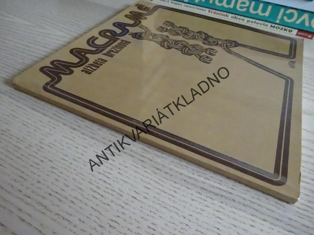 MACRAMÉ, ALŽBĚTA BREZINOVÁ, **an