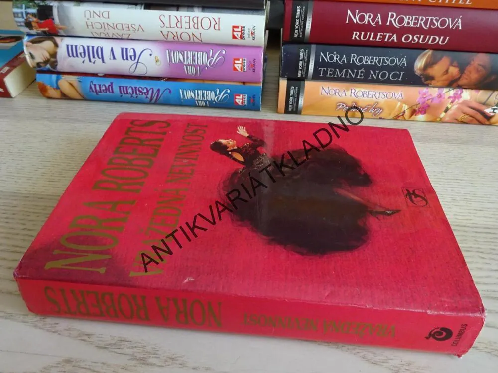 VRAŽEDNÁ NEVINNOST, NORA ROBERTS, **an
