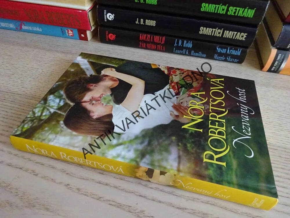 NEZVANÝ HOST, NORA ROBERTS, **an