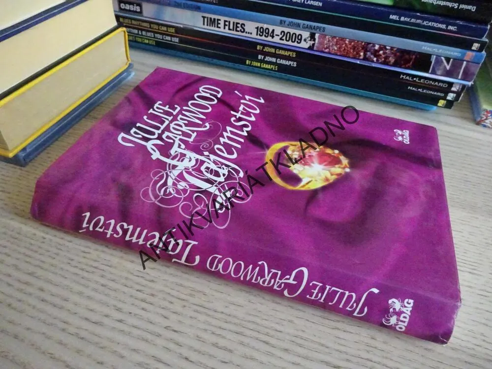 TAJEMSTVÍ, JULIE GARWOOD, GARWOODOVÁ, **an