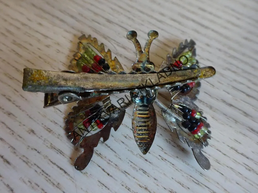 MOTÝL , SPONKA DO VLASŮ, KŘÍDLA SE TŘEPETAJÍ, STARÁ OZDOBA