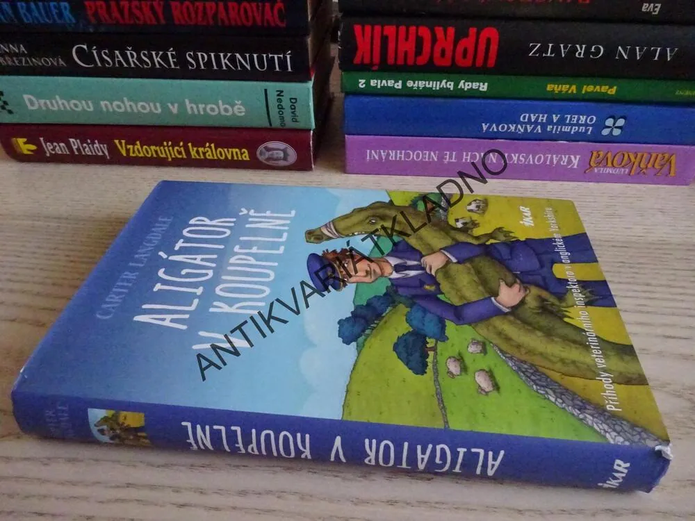 ALIGÁTOR V KOUPELNĚ, CARTER LANGDALE, **an