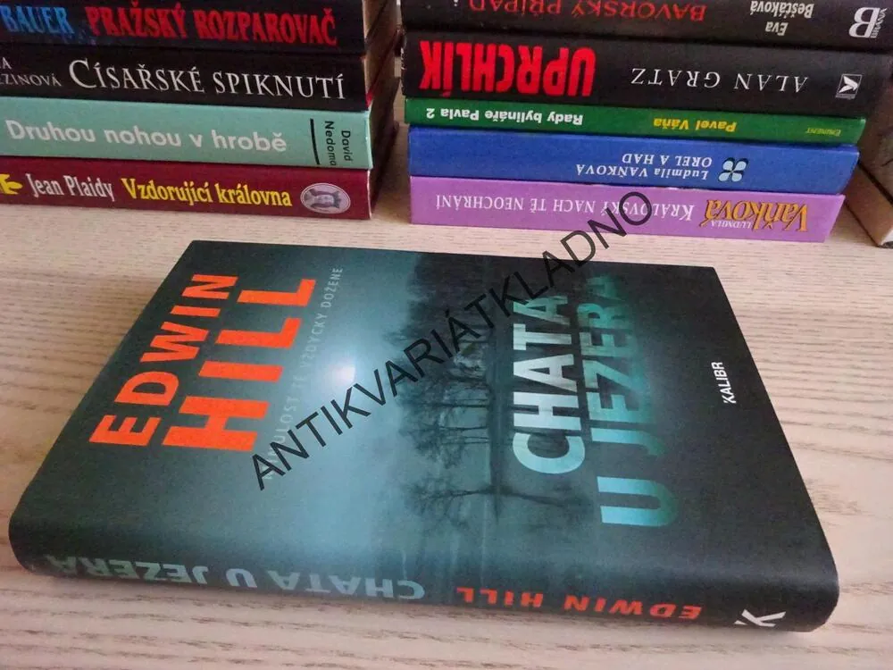 CHATA U JEZERA, EDWIN HILL, **an