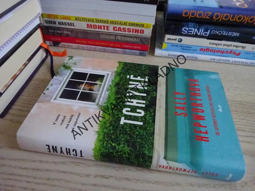 TCHYNĚ, SALLY HEPWORTHOVÁ, **an
