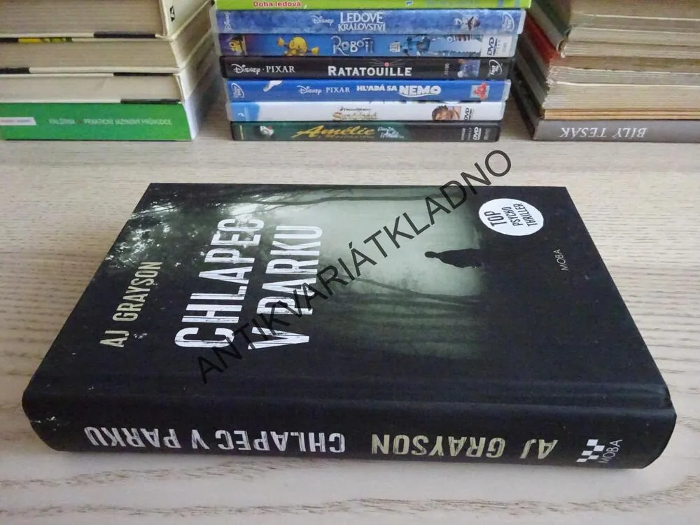 CHLAPEC V PARKU, AJ GRAYSON, **an
