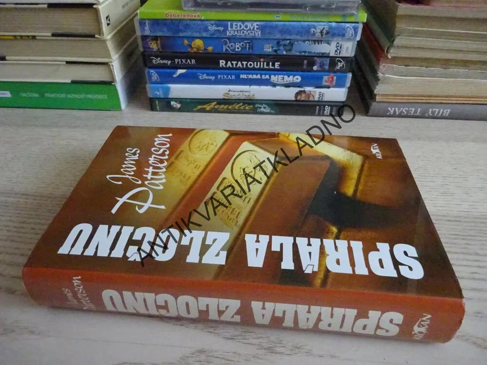 SPIRÁLA ZLOČINU, JAMES PATTERSON, **an