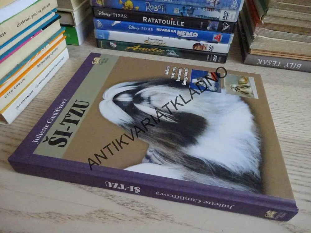 ŠI-TZU, JULIETTE CUNLIFFEOVÁ, **an