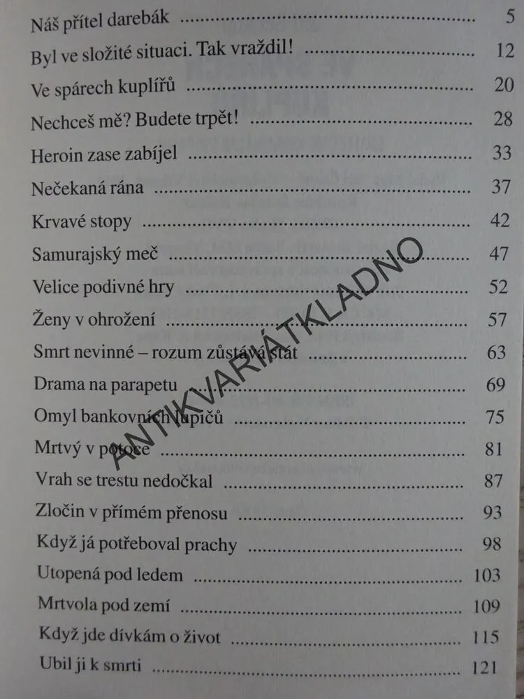 VE SPÁRECH KUPLÍŘŮ, **an