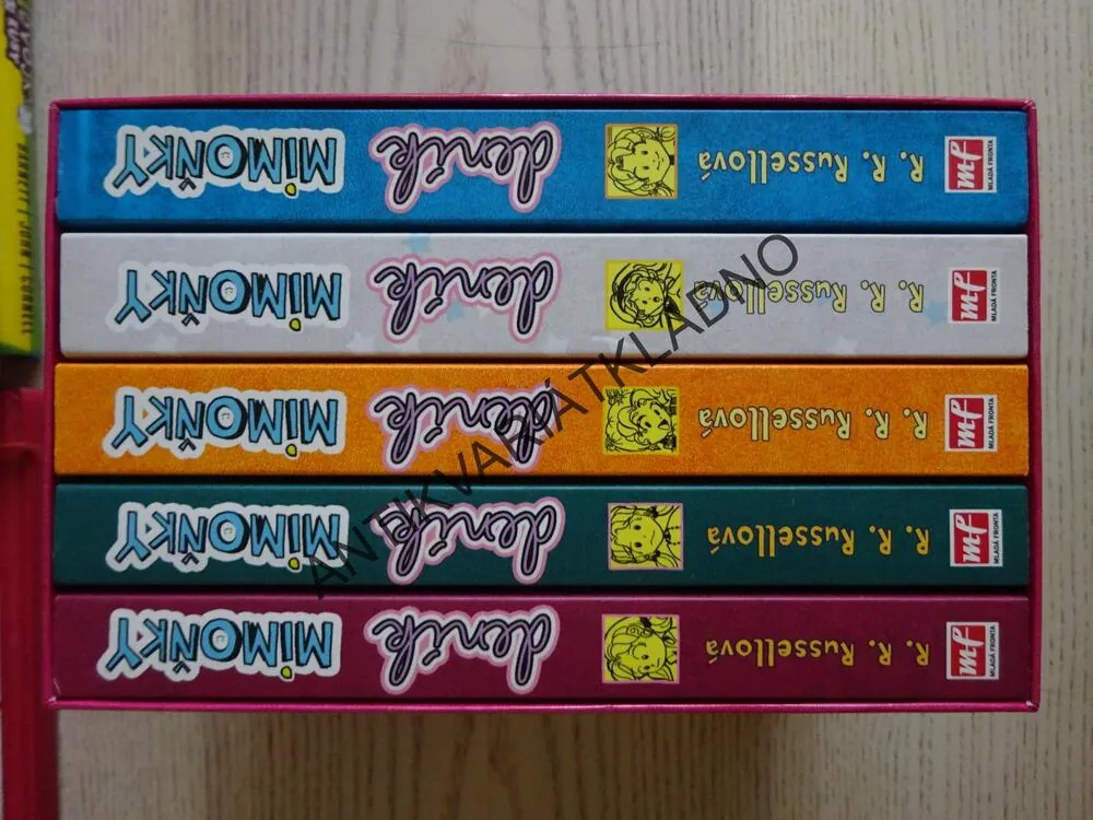 DENÍK MIMOŇKY, 1-5, RACHEL RENÉE RUSSEL, **an