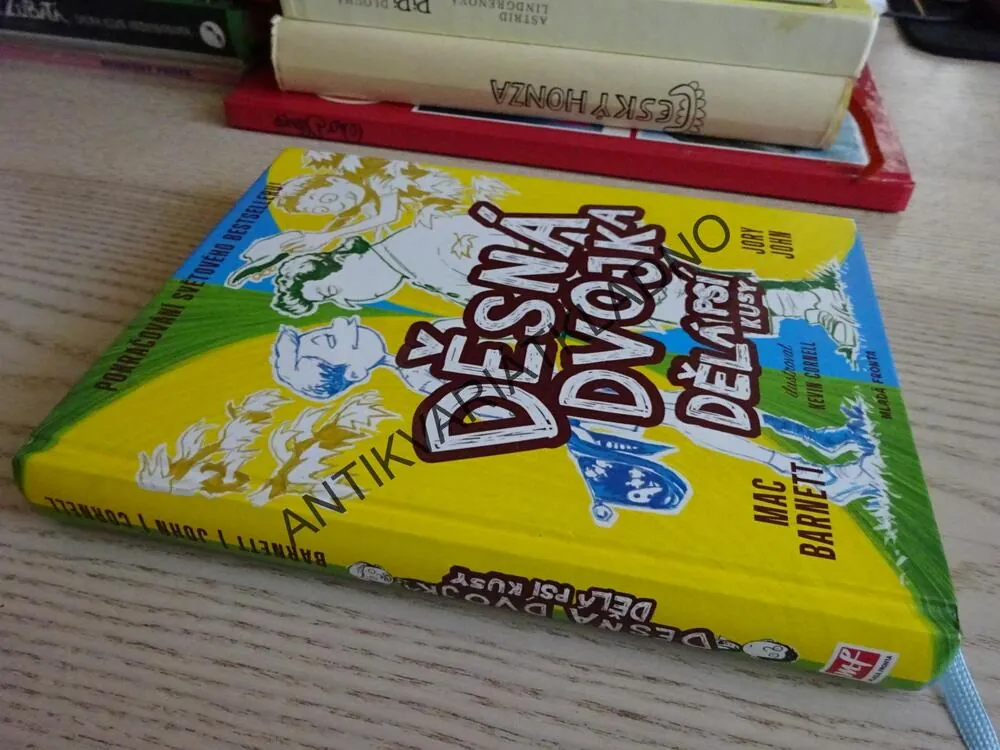 DĚSNÁ DVOJKA DĚLÁ PSÍ KUSY, JORY JOHN, MAC BARNETT, KEVIN CORNELL, **an