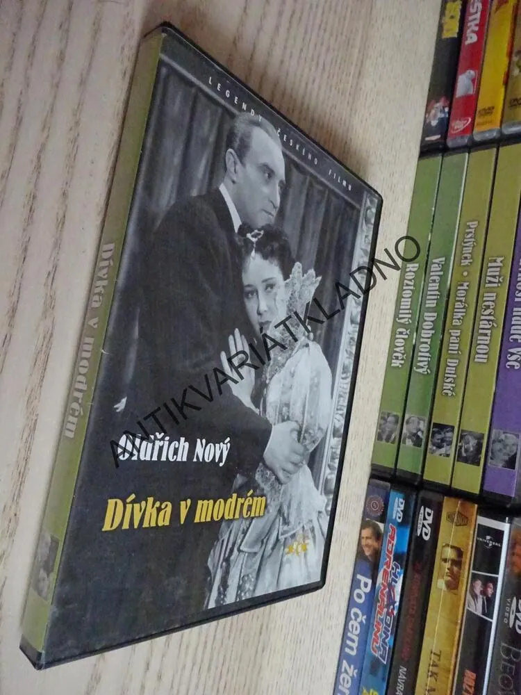 DÍVKA V MODRÉM, DVD FILM