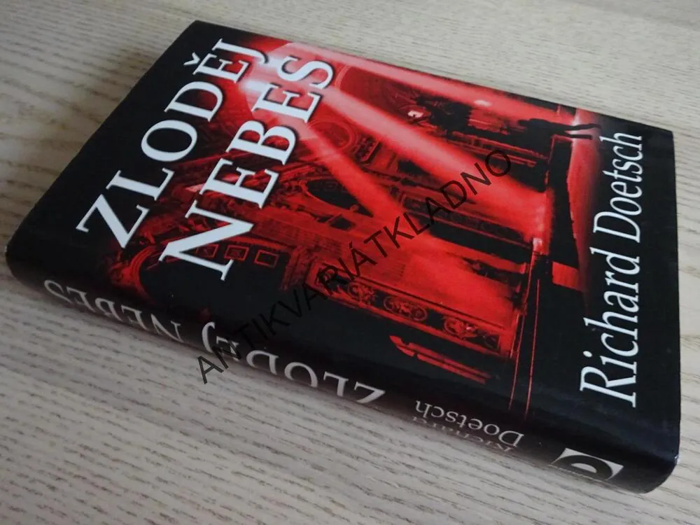 ZLODĚJ NEBES, RICHARD DOETSCH, **an