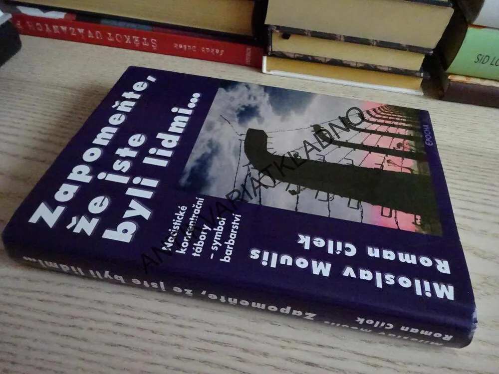 ZAPOMEŇTE, ŽE JSTE BYLI LIDMI, MILOSLAV MOULIS, ROMAN CÍLEK, **an
