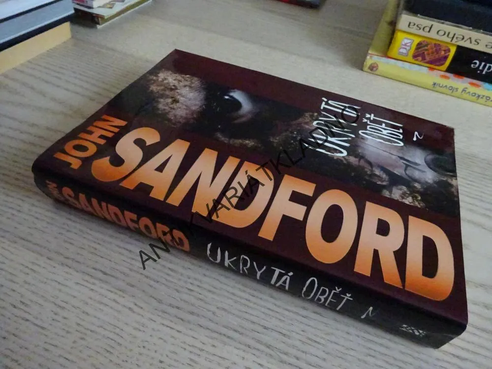 UKRYTÁ OBĚŤ, JOHN SANDFORD, **an