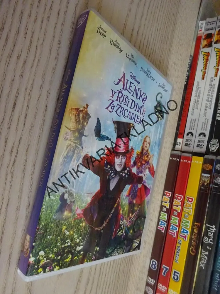 ALENKA V ŘÍŠI DIVŮ: ZA ZRCADLEM, DVD FILM