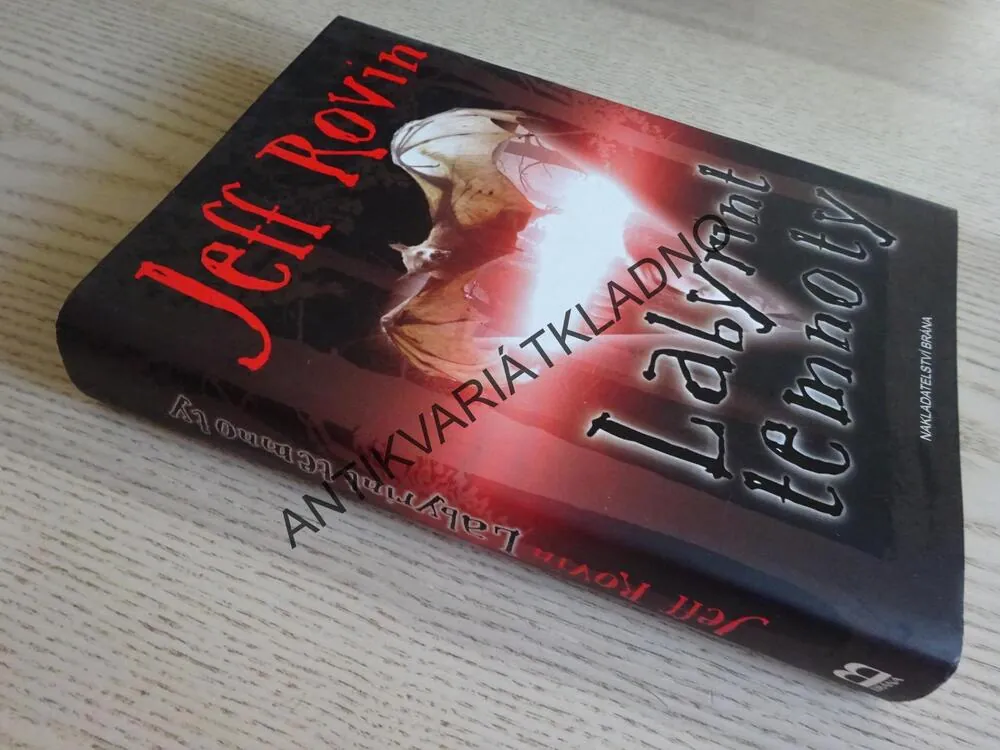 LABYRINT TEMNOTY, JEFF ROVIN, **an