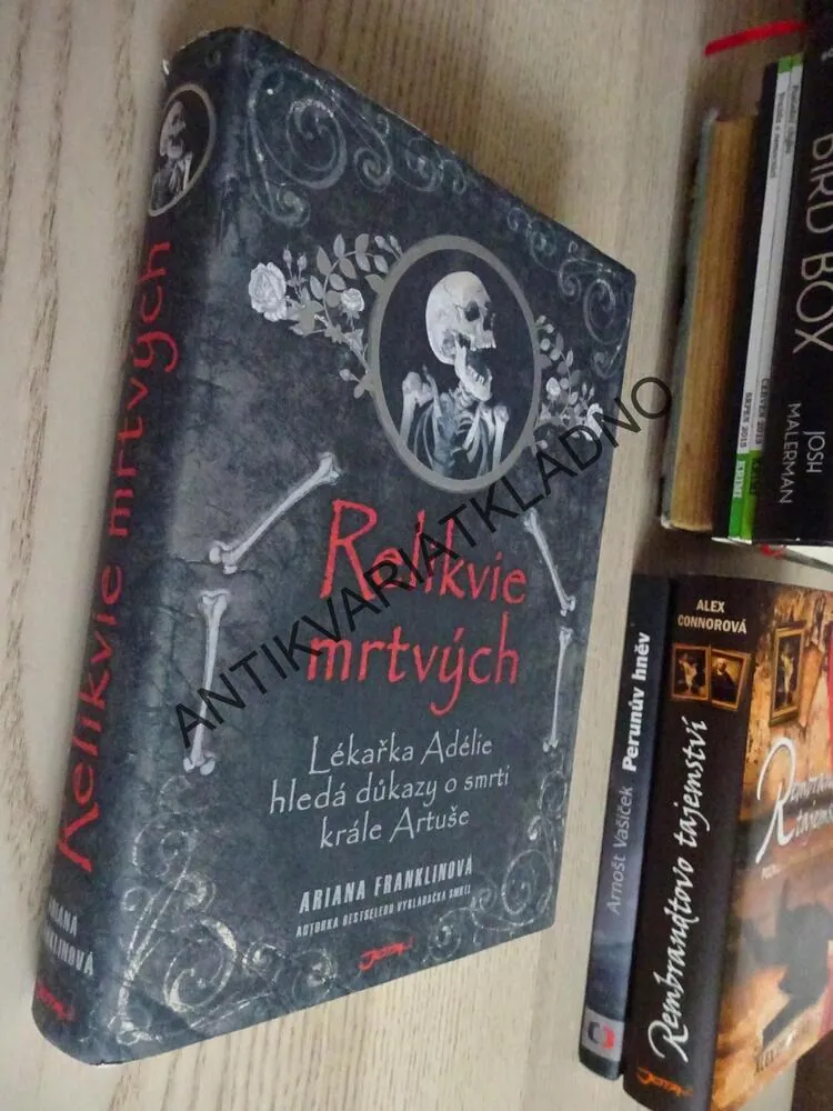 RELIKVIE MRTVÝCH, ARIANA FRANKLINOVÁ, **an