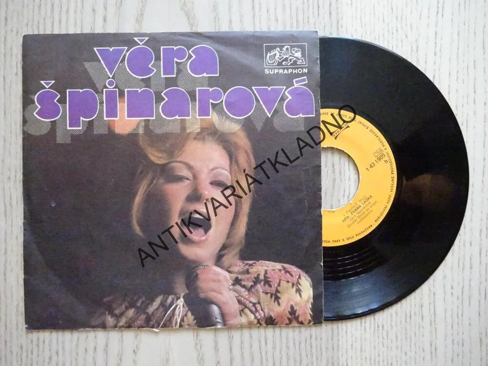 BÝT SLUNCEM NA TVÝCH VÍČKÁCH, HRA, ZVANÁ LÁSKA, VĚRA ŠPINAROVÁ, MALÁ DESKA