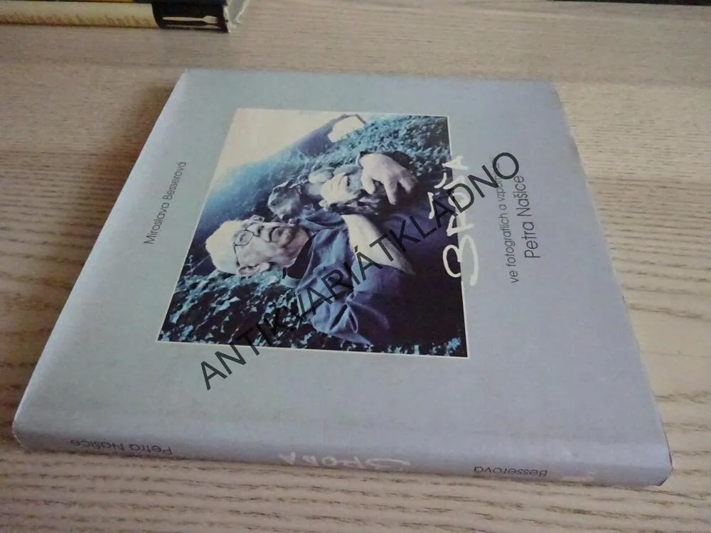 BRÓĎA VE FOTOGRAFIÍCH A VZPOMÍNÁNÍ PETRA NAŠICE, VLASTIMIL BRODSKÝ, MIROSLAVA BESSEROVÁ, **an