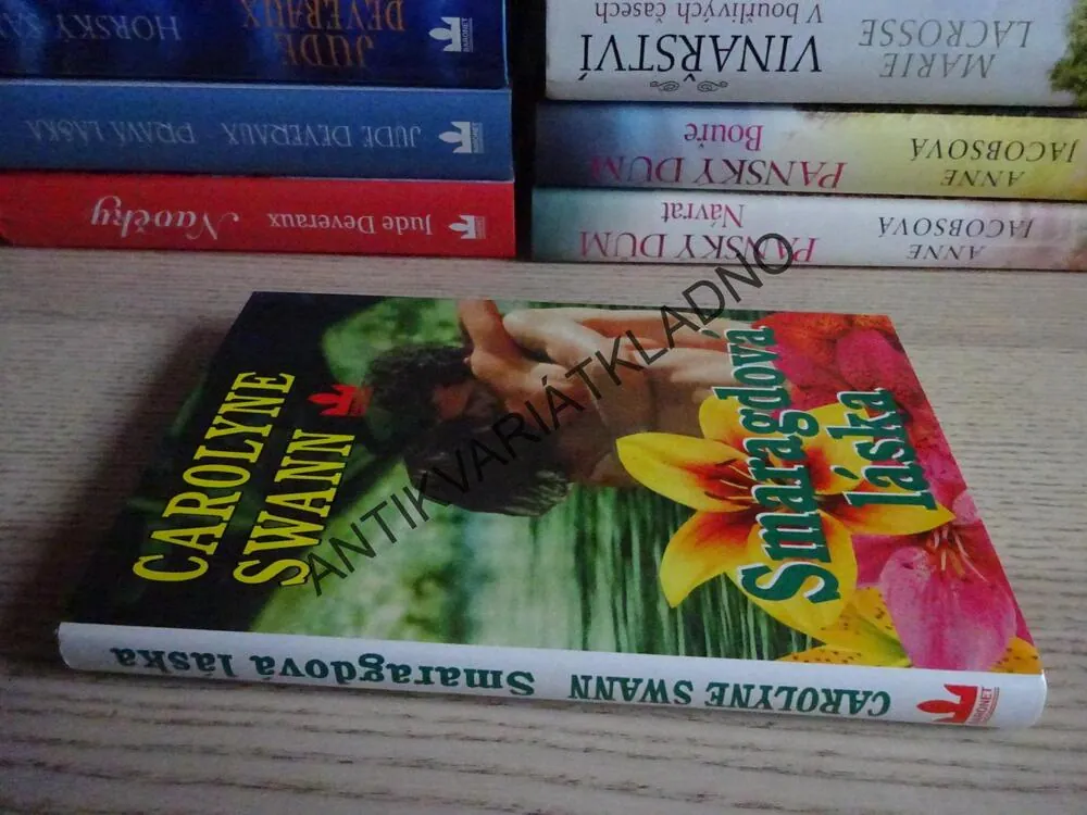 SMARAGDOVÁ LÁSKA, CAROLYNE SWANN, **an