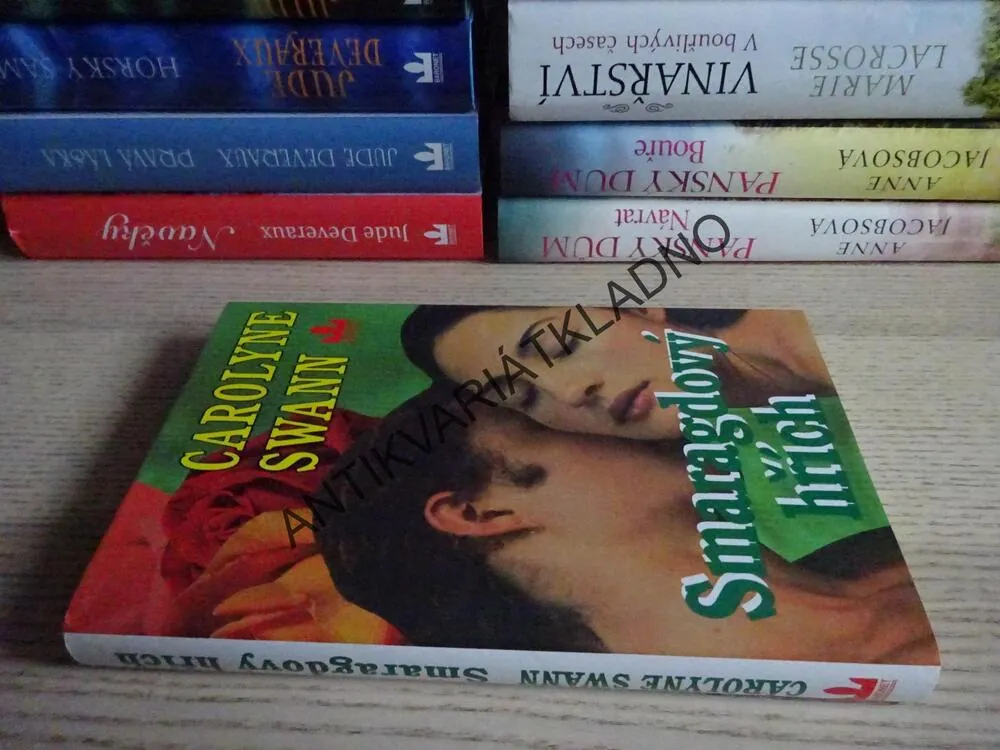 SMARAGDOVÝ HŘÍCH, CAROLYNE SWANN, **an