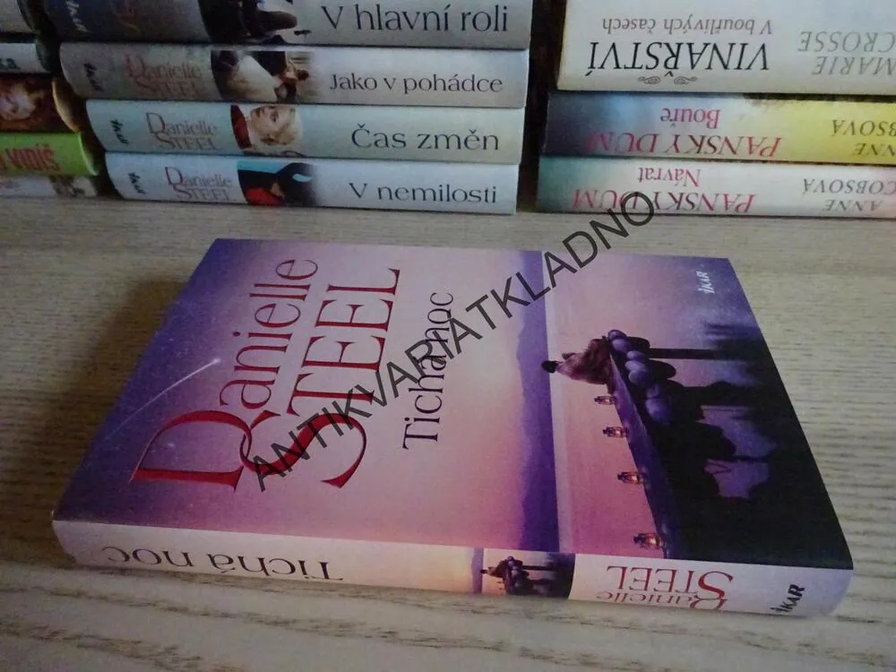TICHÁ NOC, DANIELLE STEEL, **an