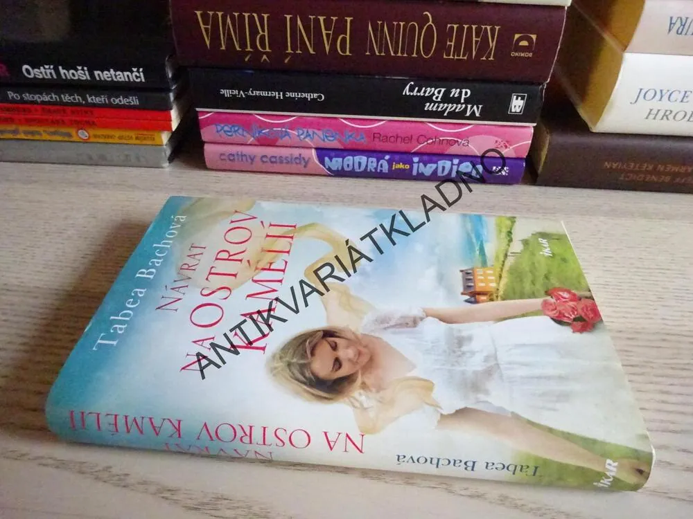 NÁVRAT NA OSTROV KAMÉLIÍ, TABEA BACHOVÁ, **an