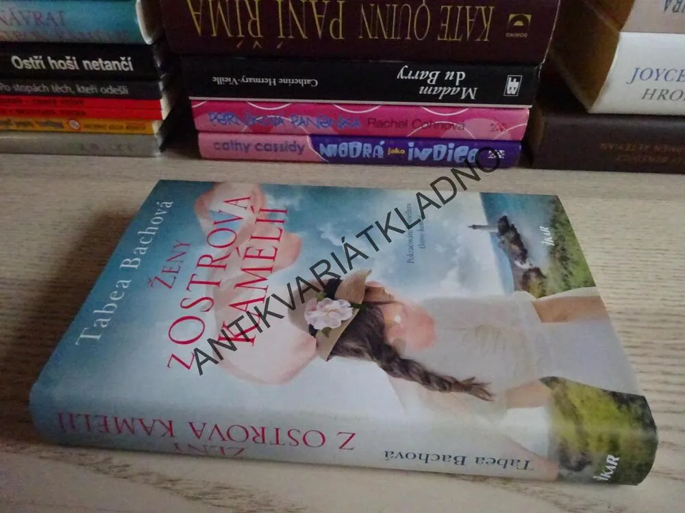 ŽENY Z OSTROVA KAMÉLIÍ, TABEA BACHOVÁ, **an