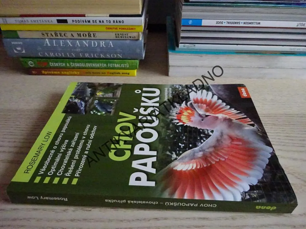 CHOV PAPOUŠKŮ, CHOVATELSKÁ PŘÍRUČKA, ROSEMARY LOW, **an