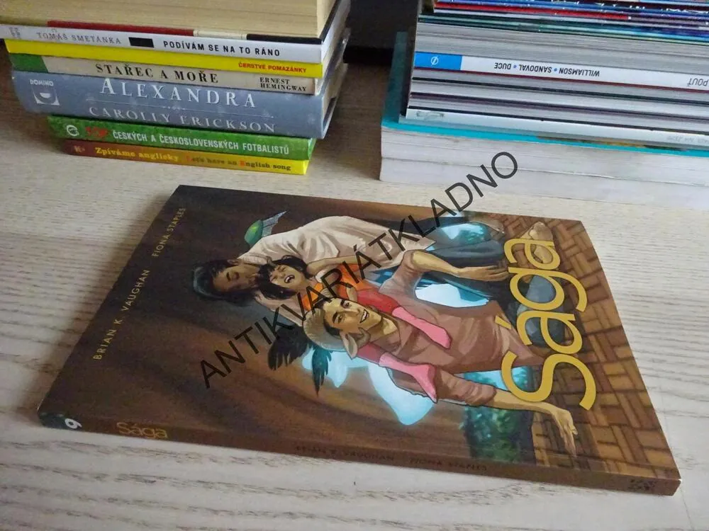 SÁGA, BRIAN K. VAUGHAN, FIONA STAPLES, **an
